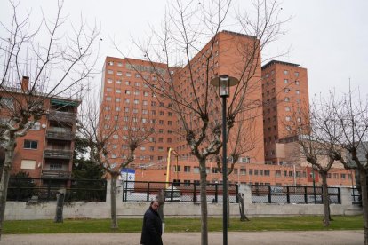 Barrio del Hospital. Hospital Clínico en la calle Ramón y Cajal. - JUAN MIGUEL LOSTAU