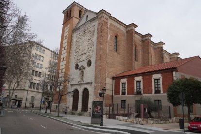 Barrio del Hospital. Iglesia Santa María Magdalena en la calle Colón. - JUAN MIGUEL LOSTAU