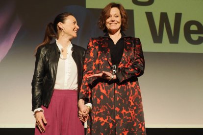 Sigourney Weaver y  Leonor Watling en el teatro Carrión de Valladolid.- PHOTOGENIC