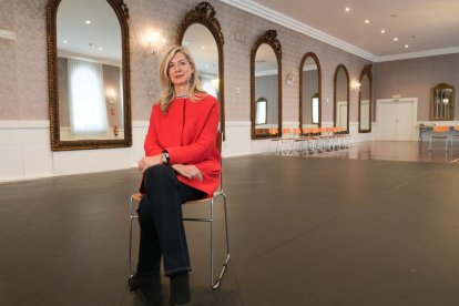 Irene Carvajal durante la entrevista en el Salón de los Espejos del Teatro Calderón. J.M. LOSTAU