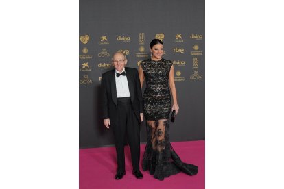 Emilio Gutiérrez Caba acompañado de Marta Gutiérrez en la alfombra roja de la 38 edición de los Premios Goya en Valladolid. -ICAL