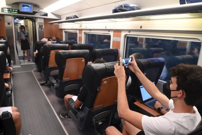 Primer viaje comercial AVE Burgos-Madrid. - ICAL