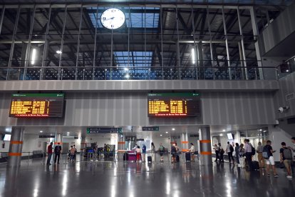 Primer viaje comercial AVE Burgos-Madrid. - ICAL