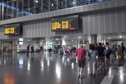 Primer viaje comercial AVE Burgos-Madrid. - ICAL