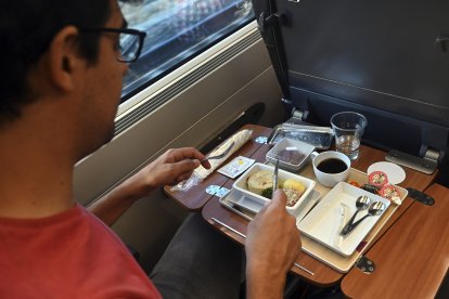 Primer viaje comercial AVE Burgos-Madrid. - ICAL