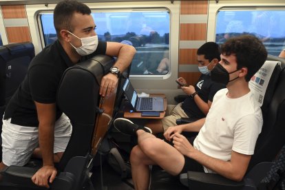 Primer viaje comercial AVE Burgos-Madrid. - ICAL