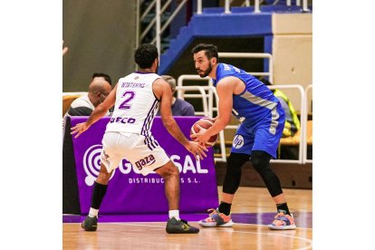 Winterin defiende un ataque del Movistar Estudiantes. / PHOTOGENIC