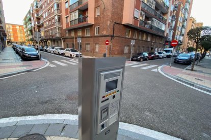 Ampliación de la ORA en Cuatro de Marzo y Las Farolas.- J. M. LOSTAU