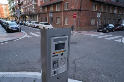 Ampliación de la ORA en Cuatro de Marzo y Las Farolas.- J. M. LOSTAU