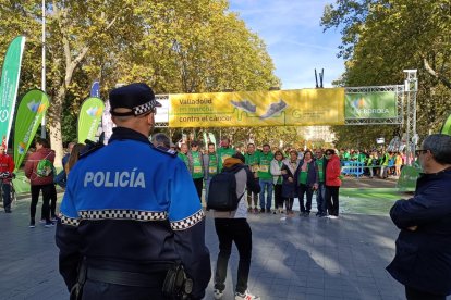 Salida de la XI Marcha 'Valladolid contra el cáncer'.- @POLICÍAVLL