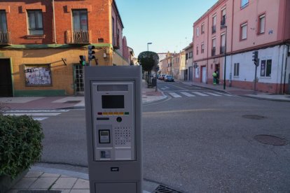 Ampliación de la ORA en Cuatro de Marzo y Las Farolas.- J. M. LOSTAU