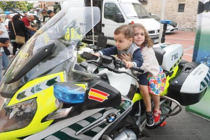 Exhibición de la Guardia Civil en Mojados.- PHOTOGENIC