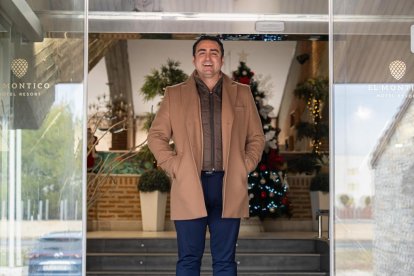 El director del Hotel El Montico, Iker Salgado, en su reapertura. -PHOTOGENIC.