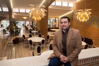 El director del Hotel El Montico, Iker Salgado, en su reapertura. -PHOTOGENIC.