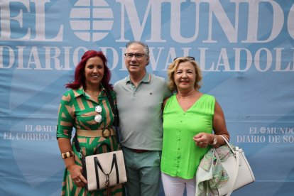 Representantes de la Carpintería Jesús Vivar en la caseta de Ferias de EL MUNDO./ PHOTOGENIC
