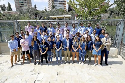 El equipo al coompleto  de rugby VRAC Quesos Entrepinares disfrutó de esta tercera jornada de la caseta de EL MUNDO en la Leyenda del Pisuerga.