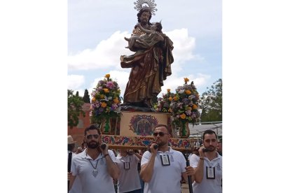 Procesión en honor a la Virgen de Carmen de Extramuros. Glorias de Valladolid