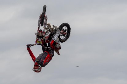 Exhibición tras el Desfile de Banderas de Pingüinos 2024. -PHOTOGENIC