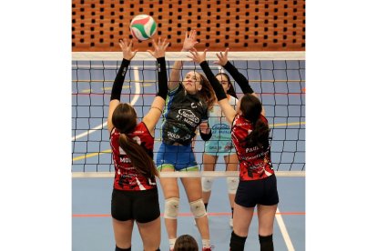 Imagen de uno de los partidos celebrados en la primera jornada. / M. ÁLVAREZ