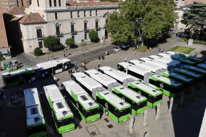 Los nuevos autobuses de Auvasa a vista de dron. E.M.