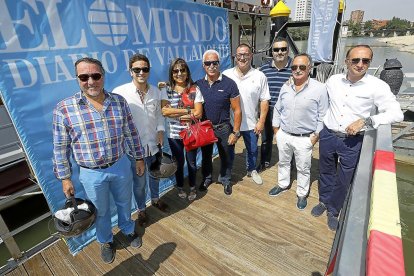 José Naur, Diego Nuevo , Susana Castillo, Emilio Simó, Alberto López, David Simó, Silva Simó y César de Nicolás (Turismoto Pingüinos).