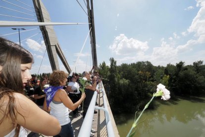 Desfile motero y ofrenda floral por los caídos en accidente de moto en imagen de archivo