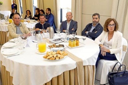 Humberto Merayo (Cofrubi), Ángel Gallego (Asociación Agricultores), Pablo Linares (Asociación Berciana de Agricultores), Fernando Martín ( CDRO Vinos Bierzo) y  Raquel Gancedo (IBSA Industrias).