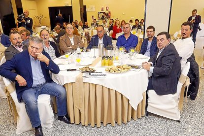 Raúl Valcarce (Carracedelo), Eduardo Morán (Camponaraya), Román Díaz (Castropodame), José M. Pereira (Villafranca del Bierzo), Alfonso Arias (Molinaseca), Víctor M. Núñez (Ponferrada), Gabriel Folgado (Torre del Bierzo), Juan J. López (Balboa), y Enrique Busto (Hospital de Órbigo).