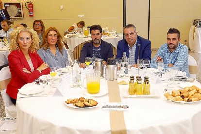 Ruth Santín Huerga (Ciudadanos), Cristina López Voces (Grupo USE), Marcos Díez (USE Bierzo), Adolfo Alonso Ares (Director ILC) y Daniel Velasco (Bierzo Natura).