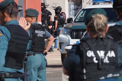 La Guardia Civil en Santovenia de Pisuerga tras el asesinato.- PHOTOGENIC