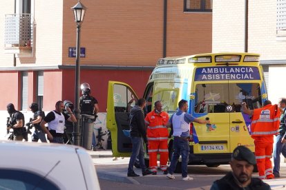 La Guardia Civil en Santovenia de Pisuerga tras el asesinato.- ICAL