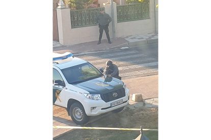 Vehículo de la Guardia Civil en Santovenia de Pisuerga. - E. M.