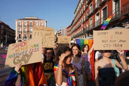 Manifestación en defensa de los derechos LGTBI+, convocada por Fundación Triángulo.-ICAL