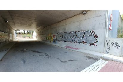Paso rodado, peatonal y ciclista de calle Mirto al colegio Sagrada Familia