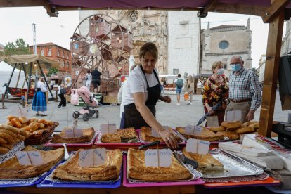Apertura del Mercado Castellano de Valladolid. / J. M. LOSTAU