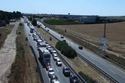 Corte de tráfico en la A-62 esta tarde a la altura de Villamarciel.- DIRECCIÓN GENERAL DE TRÁFICO