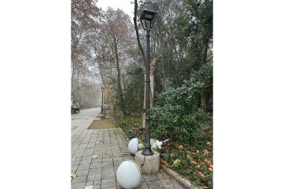 Instalación de luminarias LED en el Paseo del Príncipe del Campo Grande. E. M.