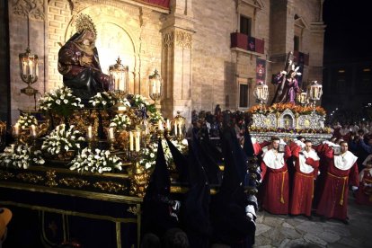 Procesión de El Encuentro de la Virgen de las Angustias y el Cristo Camino del Calvario.-J. M. LOSTAU