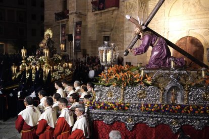Procesión de El Encuentro de la Virgen de las Angustias y el Cristo Camino del Calvario.-J. M. LOSTAU