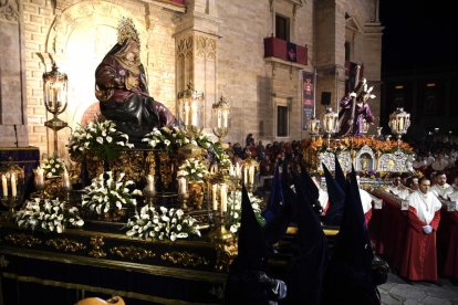 Procesión de El Encuentro de la Virgen de las Angustias y el Cristo Camino del Calvario.-J. M. LOSTAU