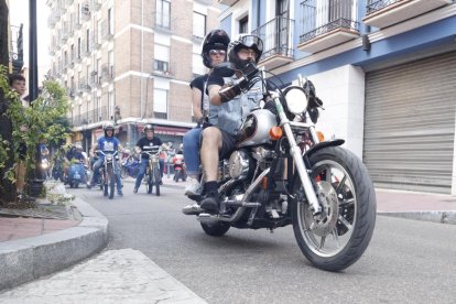 Anterior edición del Encuentro y Ciclomotores Clásicos en las Fiestas de Valladolid. PHOTOGENIC