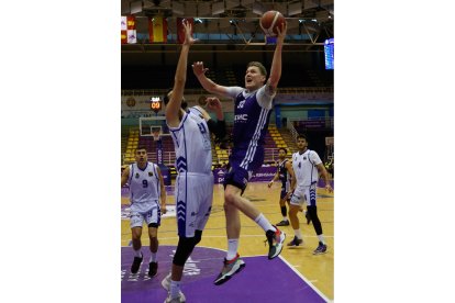UEMC Real Valladolid Baloncesto - Almansa. / JUAN MIGUEL LOSTAU.
