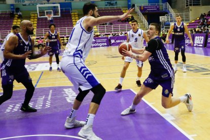 UEMC Real Valladolid Baloncesto - Almansa. / JUAN MIGUEL LOSTAU.