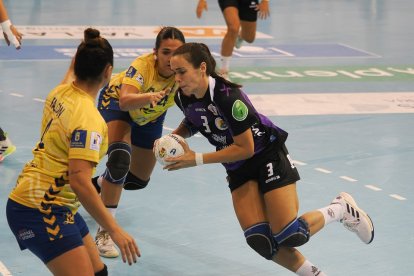 Partido de la segunda jornada de la Liga Guerreras entre el Caja Rural Aula y el Rocasa. / PHOTOGENIC.