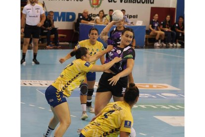 Partido de la segunda jornada de la Liga Guerreras entre el Caja Rural Aula y el Rocasa. / PHOTOGENIC