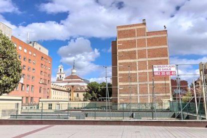 Parcela Simón Aranda donde irán el centro de mayores y la biblioteca.