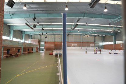 Complejo deportivo Los Cerros. J. M. LOSTAU