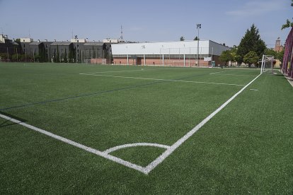Complejo deportivo Los Cerros. J. M. LOSTAU
