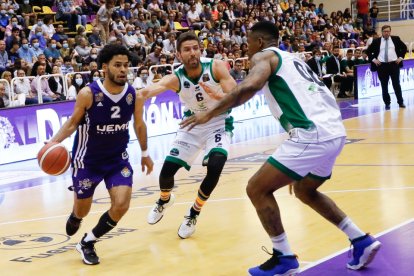 UEMC Real Valladolid Baloncesto - Cáceres. / J. M. LOSTAU