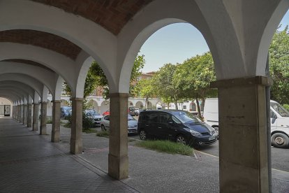 Plaza Porticada. J. M. LOSTAU